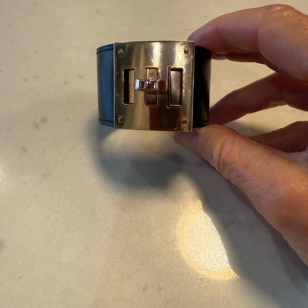 Hermes Kelly Dog Bracelet black with rose gold. Authentic!!!!